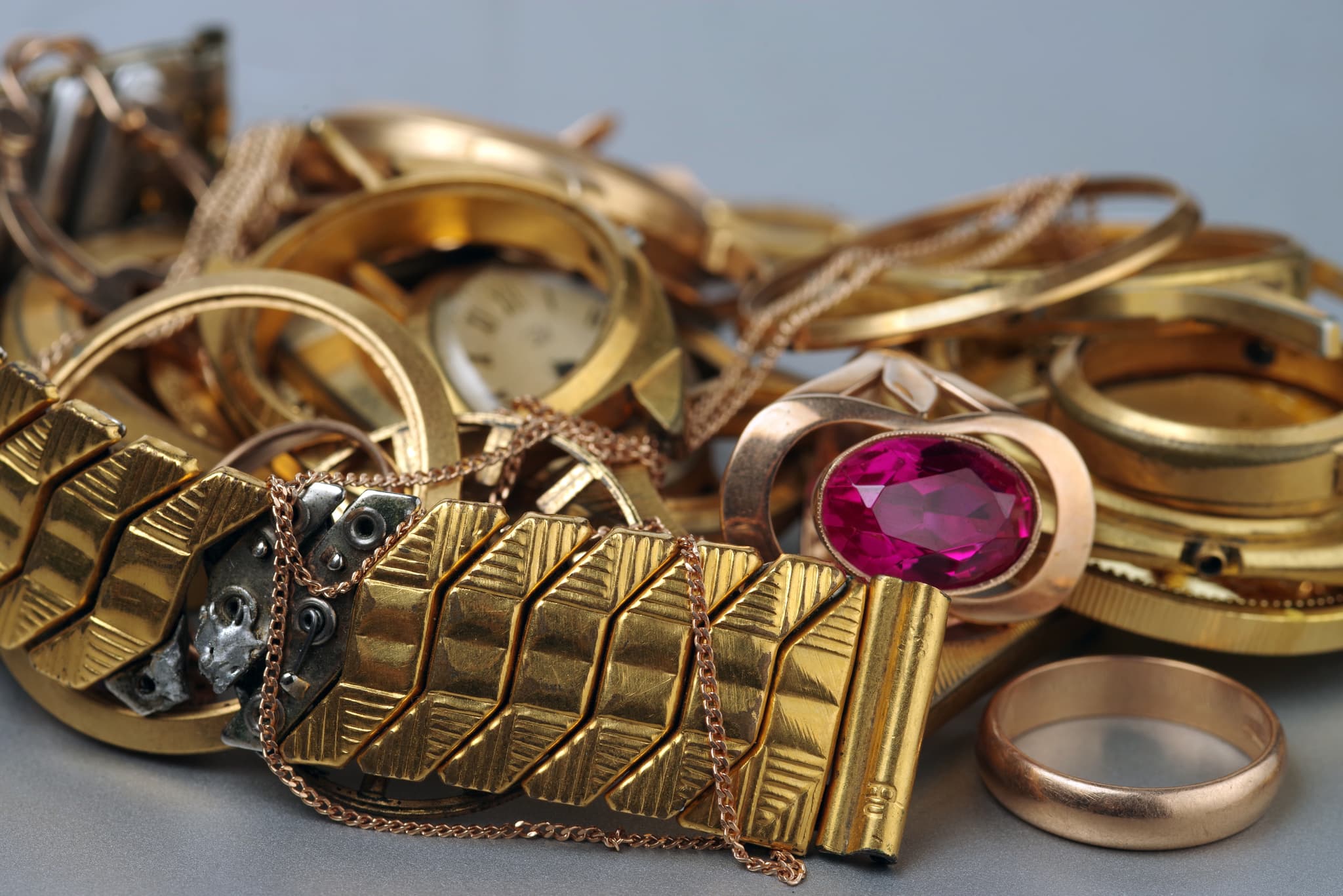 Broken or Damaged Jewellery buying service - National Gold UK